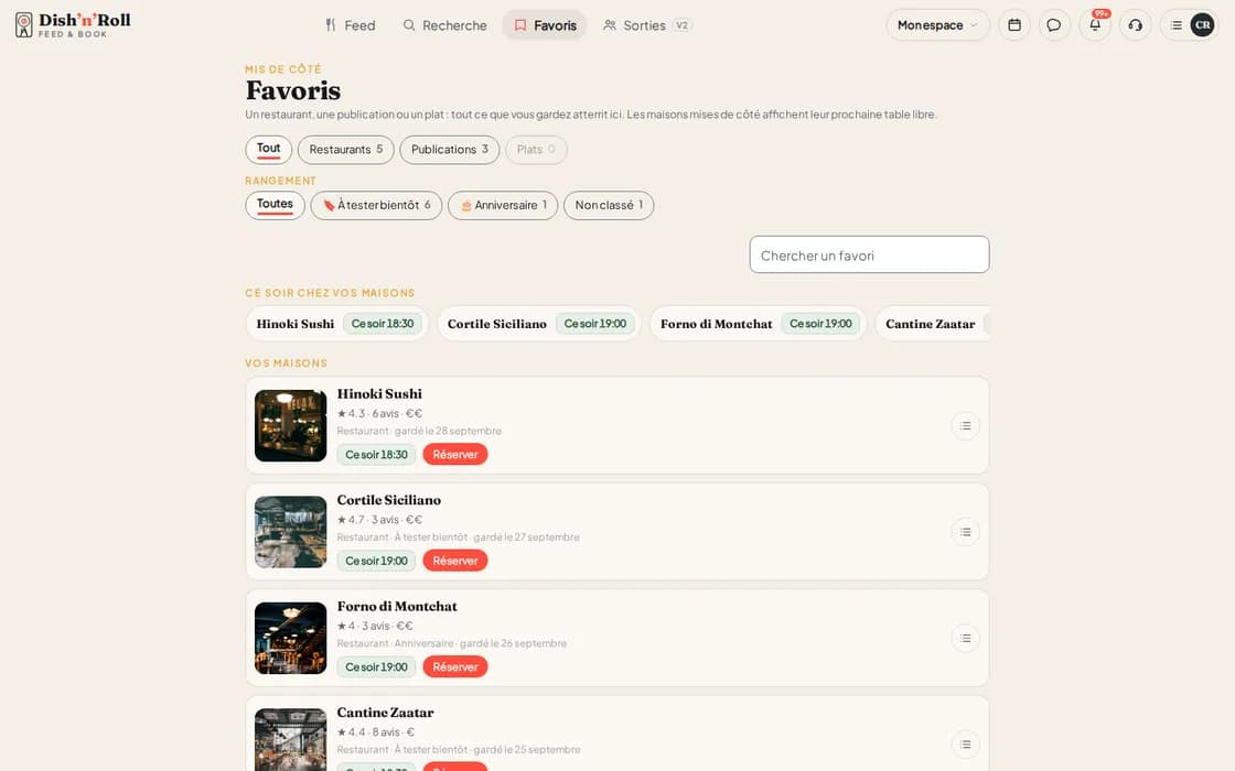 L’écran Favoris sur un ordinateur : la rangée des stories des maisons suivies, les rangements du client, la prochaine table libre de chaque maison et un bouton Réserver.
